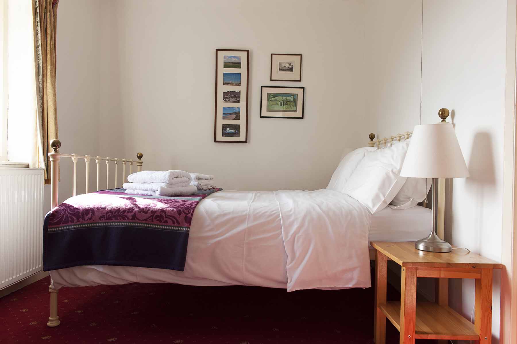 Apple Cottage. On-suite. Double bed. Double bedroom.