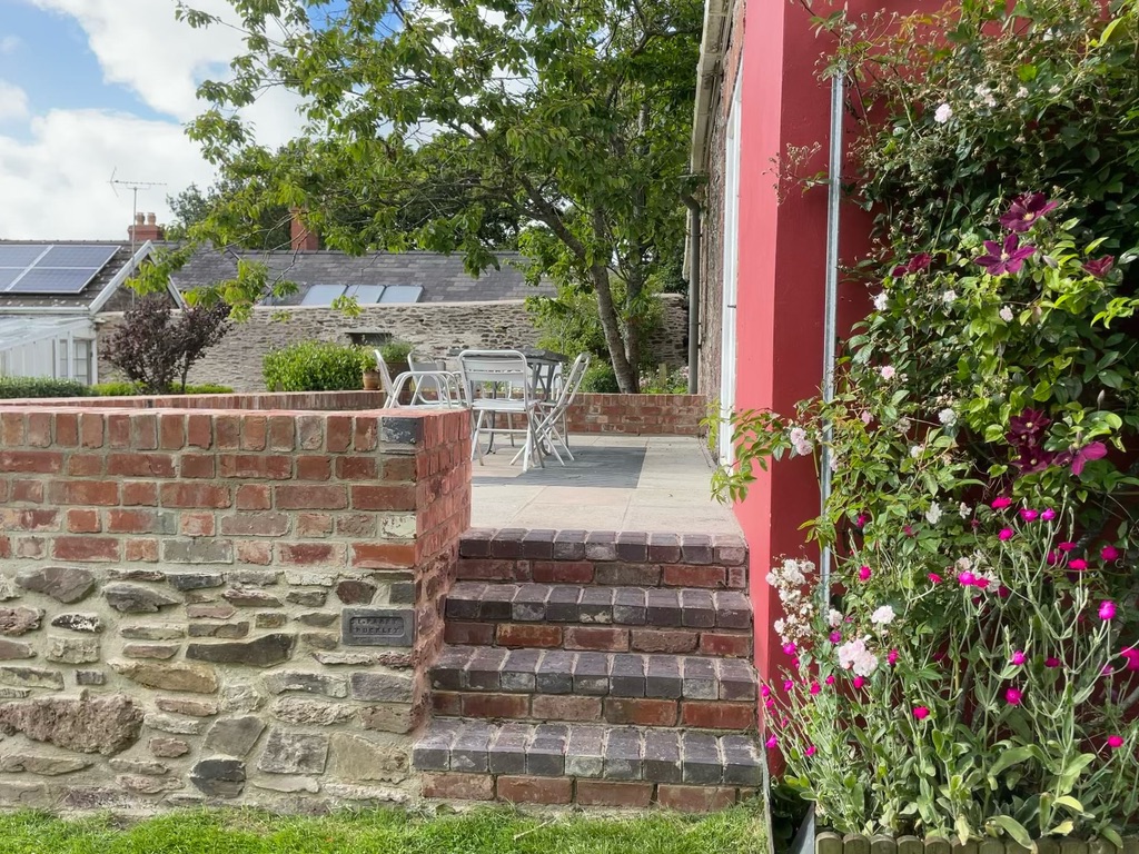 Premises & surrounds - patio area